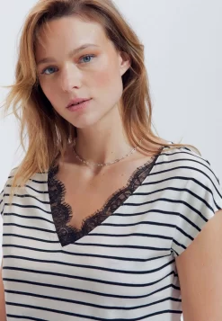 Détail - T-Shirt Basique - Rayé Noir -Promod c2424a49f3c04b5c9f2fb28a11b2001e scaled