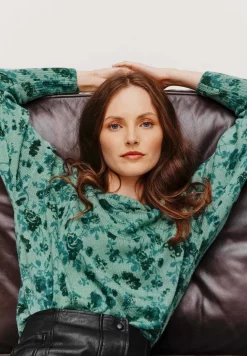 Fleurs - Pullover - Imprimé Marine -Promod c8f7cf062d10454da35dabc3663af269 scaled